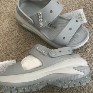 Classic Mega Crush Sandal. Size 7 women. Brand New with tags.